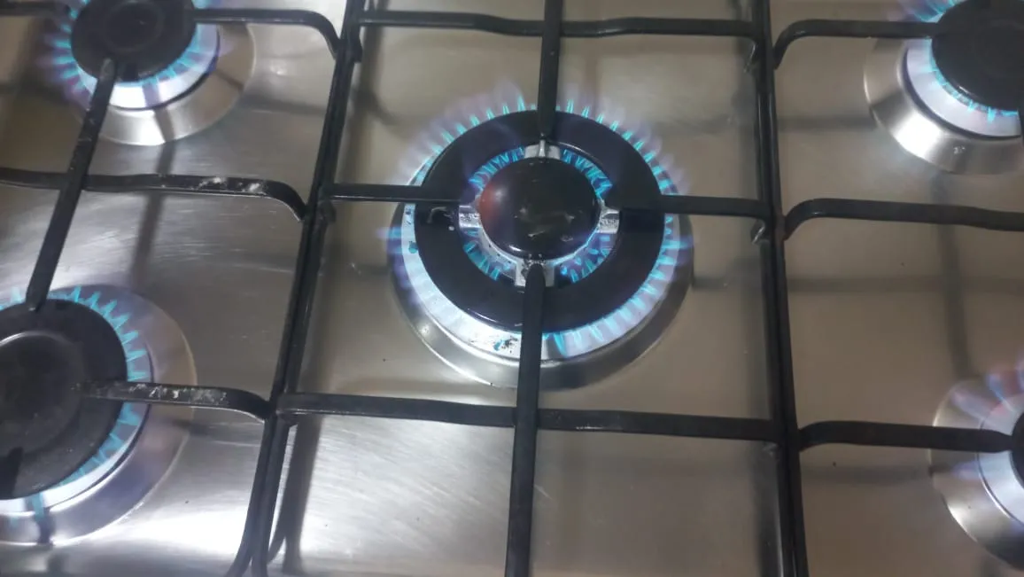 فحص شعلات فرن الغاز والتأكد من عملها السليم ضمن خدمة تصليح افران